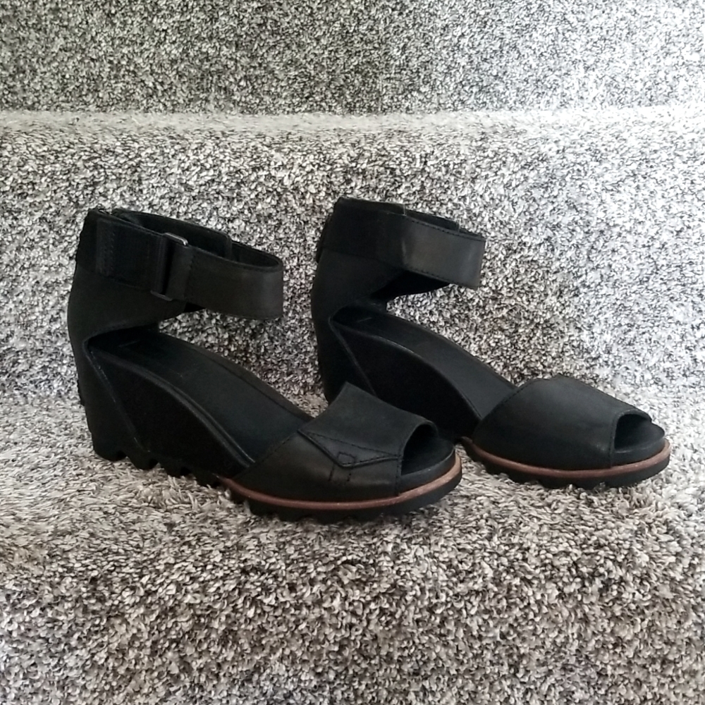 Sorel Joanie II ankle strap